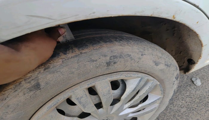 2010 Hyundai Verna 1.6 VTVT, Petrol, Manual, 1,39,074 km, tyre