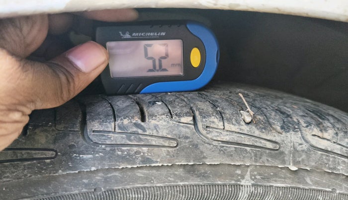 2018 Maruti Celerio VXI CNG, Petrol, Manual, 65,315 km, tyre