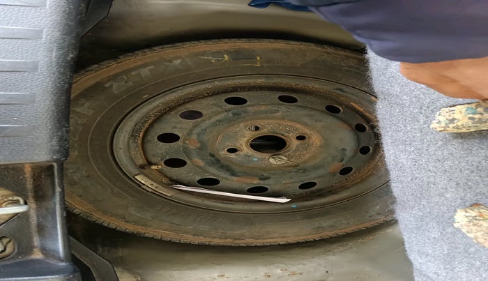 2014 Maruti Swift VDI, Diesel, Manual, 1,21,358 km, tyre