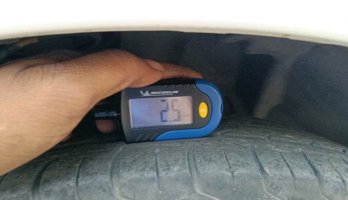 2014 Ford Ecosport TITANIUM 1.5L DIESEL, Diesel, Manual, 1,43,808 km, tyre