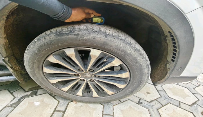 2022 MG GLOSTER SAVVY 6 STR 2.0 TWIN TURBO 4WD, Diesel, Automatic, 37,267 km, tyre