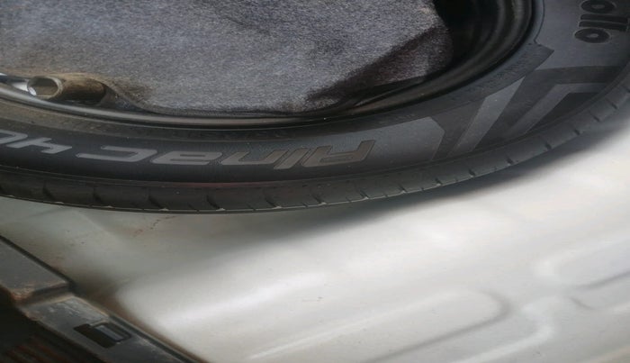 2020 Hyundai VENUE S+ 1.2, Petrol, Manual, 45,404 km, tyre