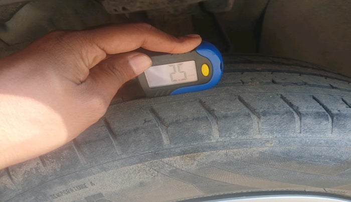 2020 Hyundai VENUE S+ 1.2, Petrol, Manual, 45,404 km, tyre