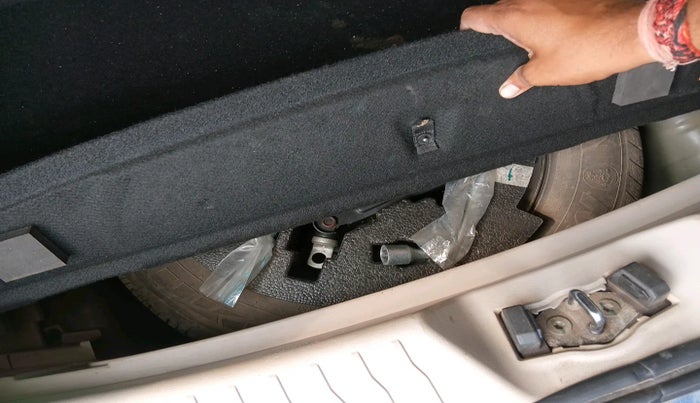 2020 Mahindra XUV300 W8 (O) 1.5 DIESEL, Diesel, Manual, 1,53,569 km, tyre