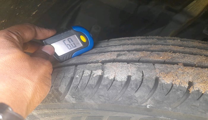 2024 Nissan MAGNITE XL, Petrol, Manual, 3,204 km, tyre