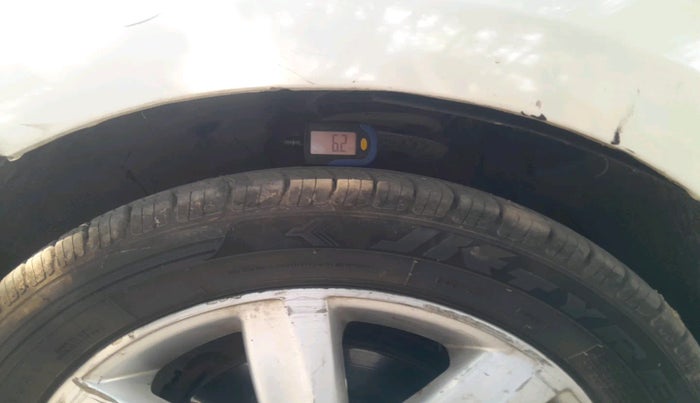 2011 Volkswagen Vento HIGHLINE 1.6 MPI, Petrol, Manual, 91,027 km, tyre