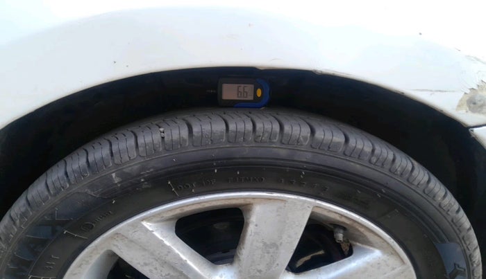 2011 Volkswagen Vento HIGHLINE 1.6 MPI, Petrol, Manual, 91,027 km, tyre