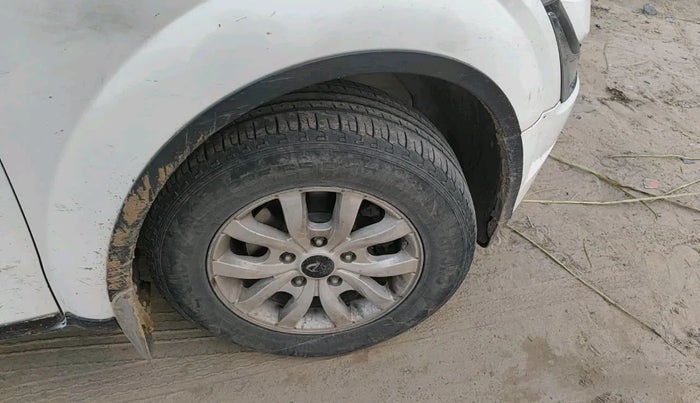 2016 Mahindra XUV500 W8, Diesel, Manual, 1,54,083 km, tyre