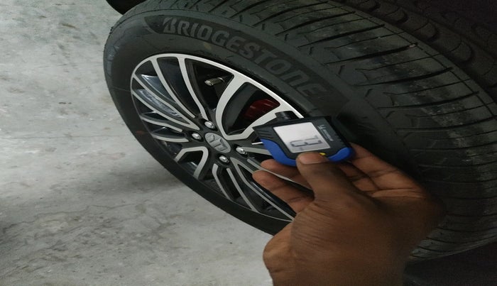 2017 Maruti Dzire ZXI, Petrol, Manual, 63,295 km, tyre