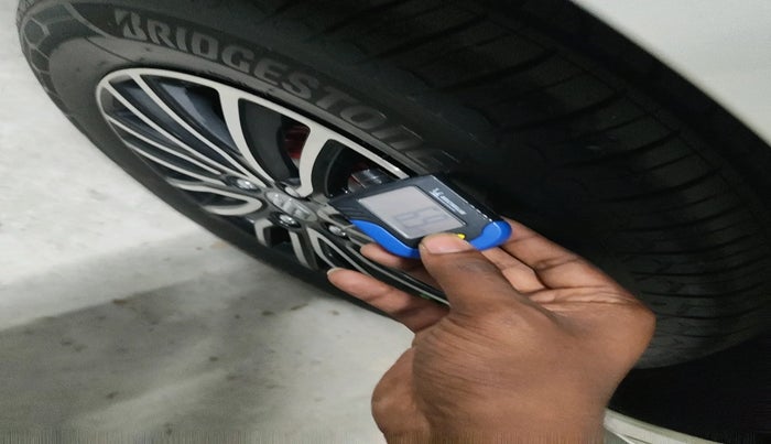 2017 Maruti Dzire ZXI, Petrol, Manual, 63,295 km, tyre