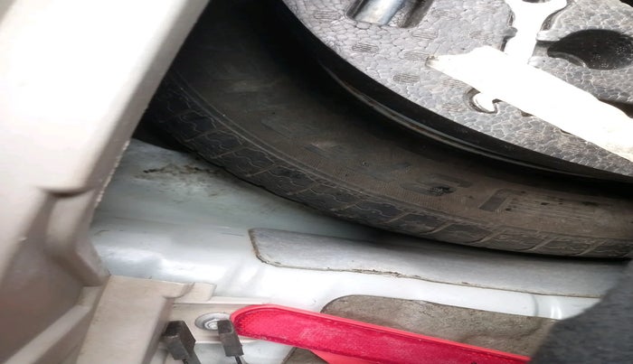 2023 Mahindra XUV300 W6 1.5 Sunroof Diesel, Diesel, Manual, 40,342 km, tyre