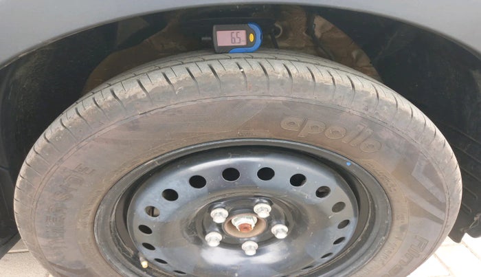 2023 Mahindra XUV300 W6 1.5 Sunroof Diesel, Diesel, Manual, 40,342 km, tyre