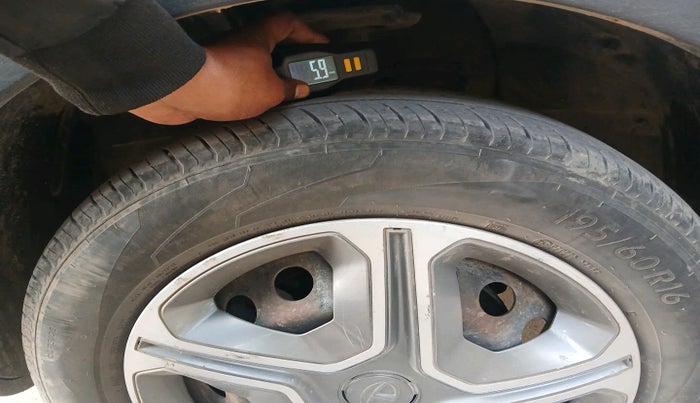 2017 Tata NEXON XT PETROL, Petrol, Manual, 43,024 km, tyre