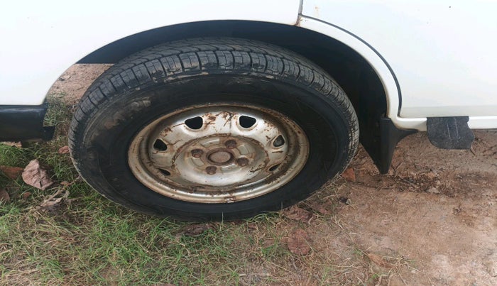 2013 Maruti Eeco 5 STR WITH A/C+HTR, Petrol, Manual, 1,25,930 km, tyre