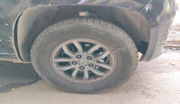 2018 Mahindra TUV300 T10, Diesel, Manual, 99,268 km, tyre