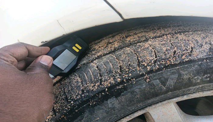 2010 Chevrolet Optra Magnum LT 2.0 TCDI, Diesel, Manual, 1,26,104 km, tyre