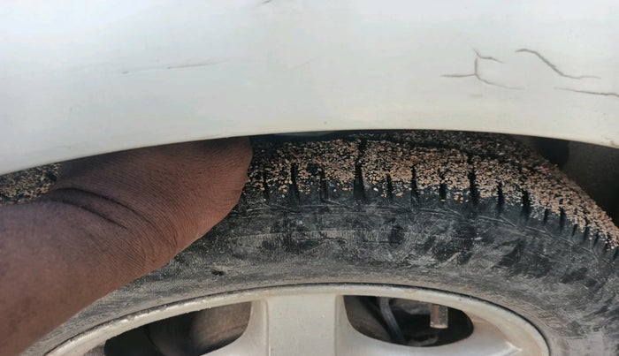 2010 Chevrolet Optra Magnum LT 2.0 TCDI, Diesel, Manual, 1,26,104 km, tyre