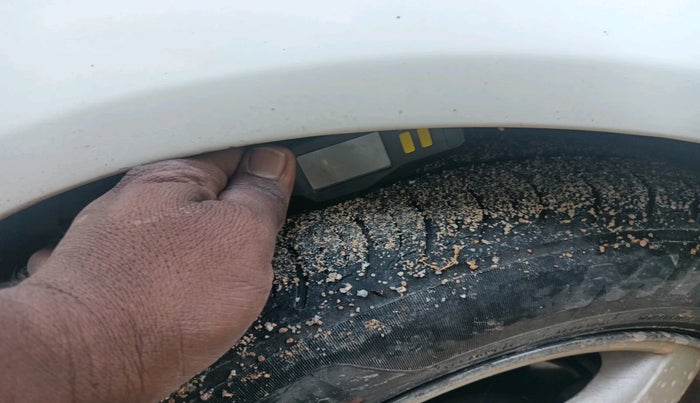 2010 Chevrolet Optra Magnum LT 2.0 TCDI, Diesel, Manual, 1,26,104 km, tyre