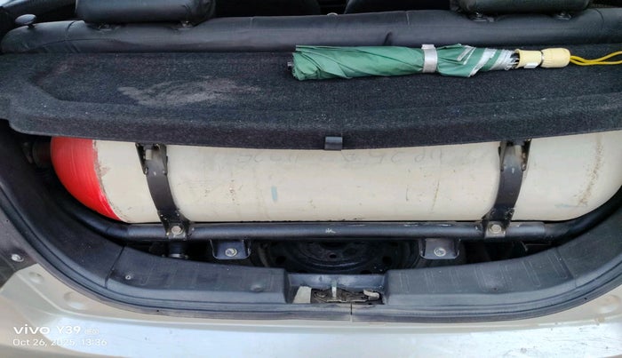 2013 Maruti Wagon R 1.0 LXI CNG, Petrol, Manual, 1,80,859 km, tyre