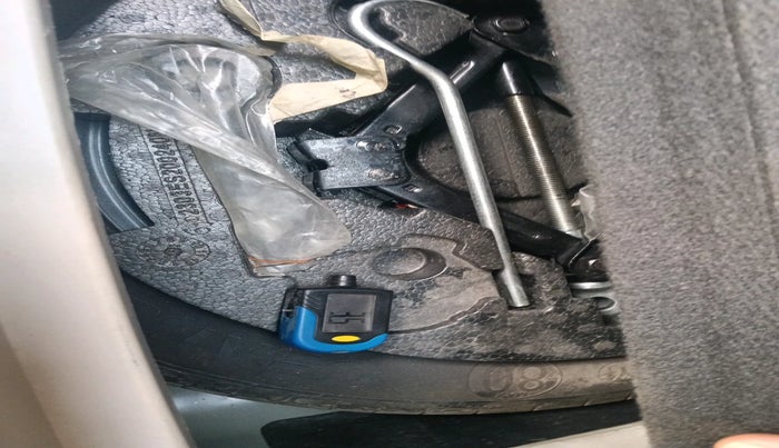 2023 Mahindra XUV300 W4 1.2 PETROL, Petrol, Manual, 10,568 km, tyre