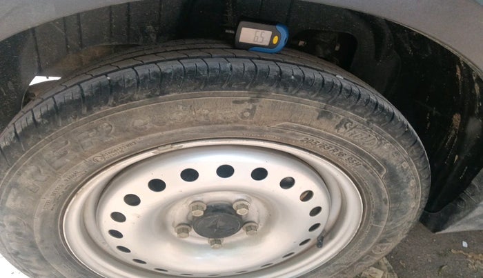 2023 Mahindra XUV300 W4 1.2 PETROL, Petrol, Manual, 10,568 km, tyre