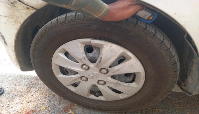 2011 Hyundai i10 MAGNA 1.2, Petrol, Manual, 1,21,165 km, tyre