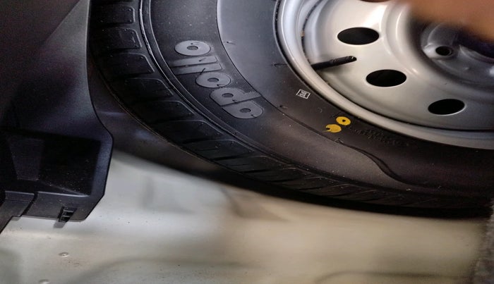 2020 Maruti Swift LXI, Petrol, Manual, 42,108 km, tyre