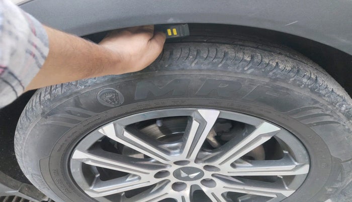 2022 Mahindra XUV700 AX 7 LUXURY D AT 7 STR, Diesel, Automatic, 33,788 km, tyre