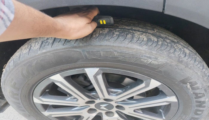 2022 Mahindra XUV700 AX 7 LUXURY D AT 7 STR, Diesel, Automatic, 33,788 km, tyre