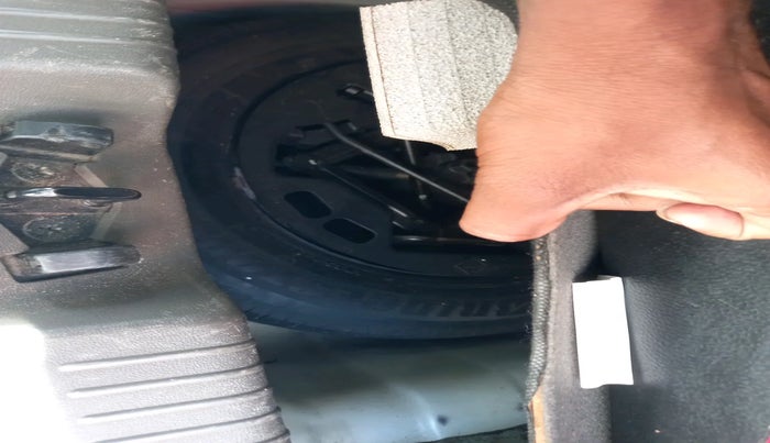 2011 Hyundai i10 MAGNA 1.2, Petrol, Manual, 1,30,855 km, tyre