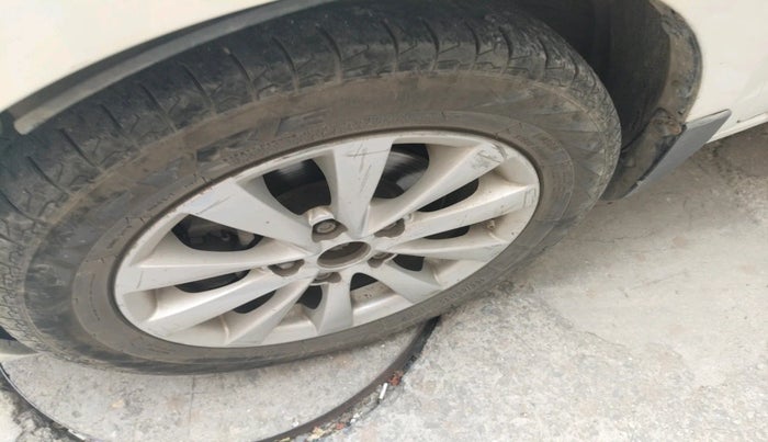 2012 Maruti Ertiga ZXI, Petrol, Manual, 1,39,996 km, tyre