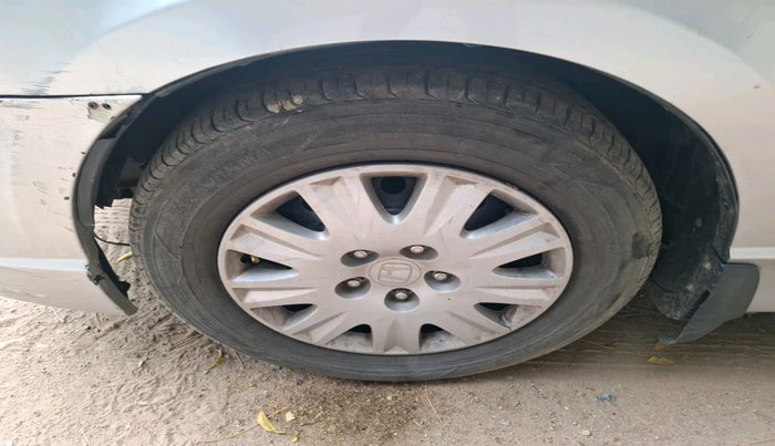 2010 Honda Civic 1.8L I-VTEC E MT, Petrol, Manual, 1,41,780 km, tyre