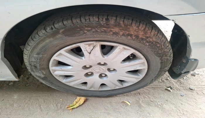 2010 Honda Civic 1.8L I-VTEC E MT, Petrol, Manual, 1,41,780 km, tyre