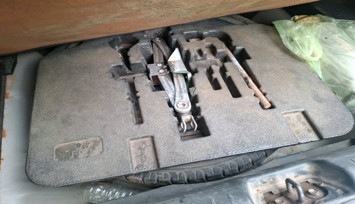 2010 Honda Civic 1.8L I-VTEC E MT, Petrol, Manual, 1,41,780 km, tyre