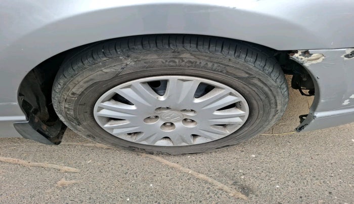 2010 Honda Civic 1.8L I-VTEC E MT, Petrol, Manual, 1,41,780 km, tyre