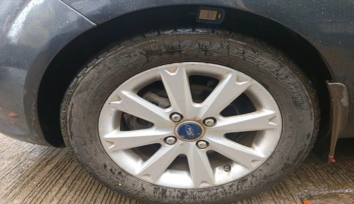 2011 Ford Fiesta TITANIUM PETROL, Petrol, Manual, 1,46,118 km, tyre