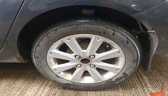 2011 Ford Fiesta TITANIUM PETROL, Petrol, Manual, 1,46,118 km, tyre