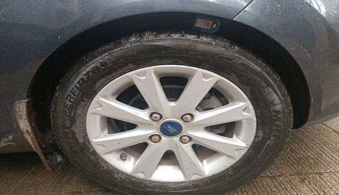 2011 Ford Fiesta TITANIUM PETROL, Petrol, Manual, 1,46,118 km, tyre