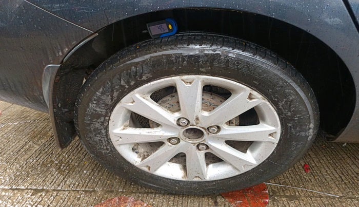 2011 Ford Fiesta TITANIUM PETROL, Petrol, Manual, 1,46,118 km, tyre