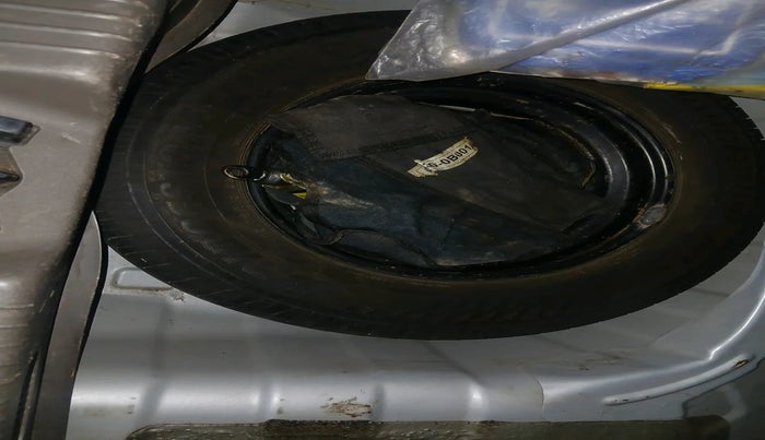 2013 Hyundai i10 ASTA 1.2, Petrol, Manual, 1,15,598 km, tyre