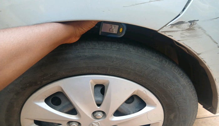 2013 Hyundai i10 ASTA 1.2, Petrol, Manual, 1,15,598 km, tyre