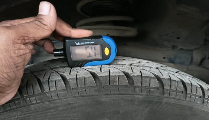 2014 Maruti Swift VXI, Petrol, Manual, 52,802 km, tyre