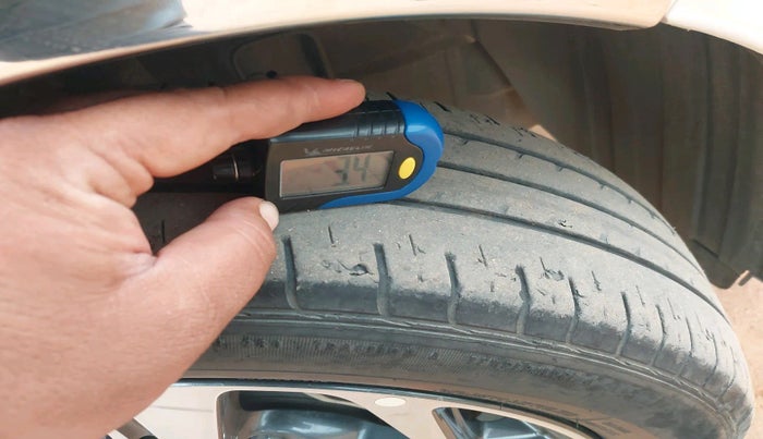 2020 Hyundai AURA SX 1.2 (O), Petrol, Manual, 25,320 km, tyre