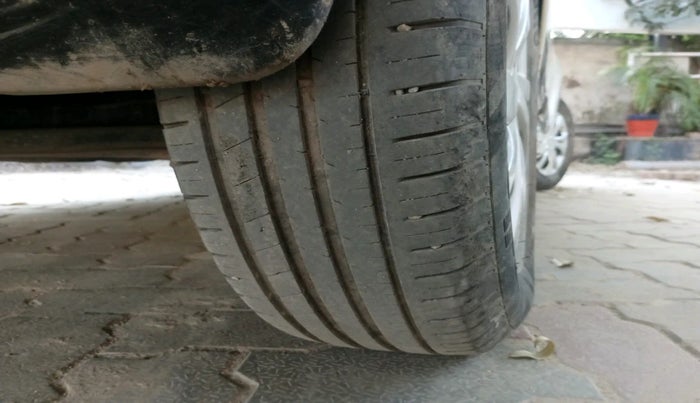 2020 Maruti Swift VXI AMT, Petrol, Automatic, 84,796 km, tyre