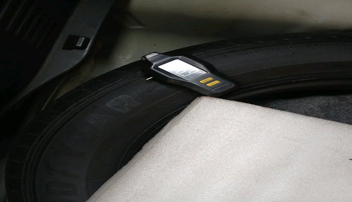 2019 Hyundai VENUE SX(O) 1.4 CRDI, Diesel, Manual, 1,52,123 km, tyre