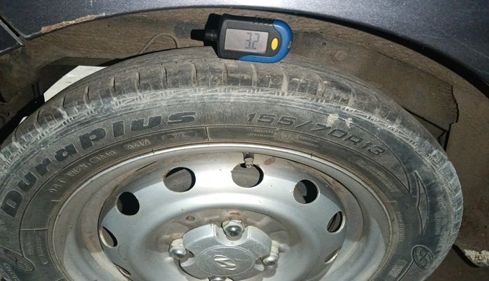 2017 Hyundai Eon ERA +, Petrol, Manual, 33,942 km, tyre