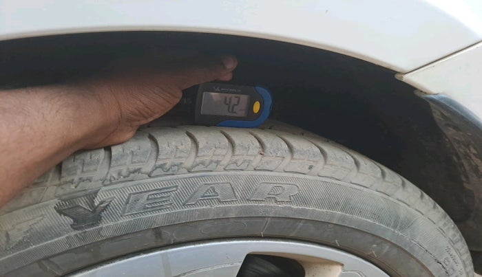 2013 Skoda Superb ELEGANCE 1.8 TSI MT, Petrol, Manual, 87,385 km, tyre