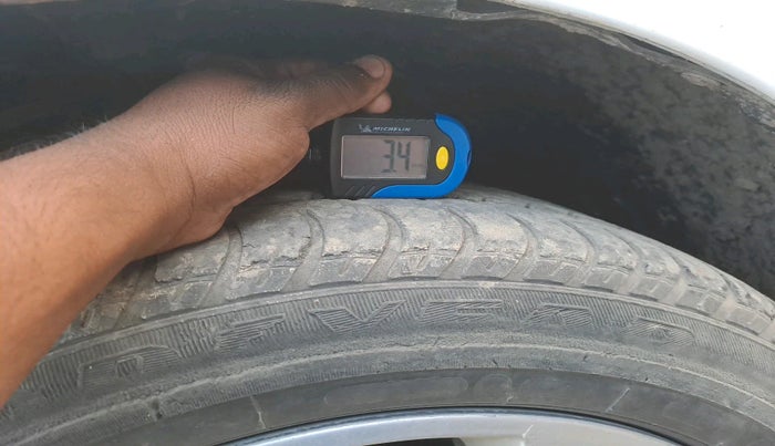 2013 Skoda Superb ELEGANCE 1.8 TSI MT, Petrol, Manual, 87,385 km, tyre