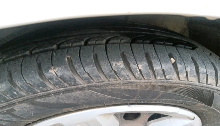 2014 Chevrolet Enjoy 1.4 LT 7 STR, Petrol, Manual, 73,838 km, tyre