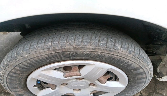 2014 Chevrolet Enjoy 1.4 LT 7 STR, Petrol, Manual, 73,838 km, tyre